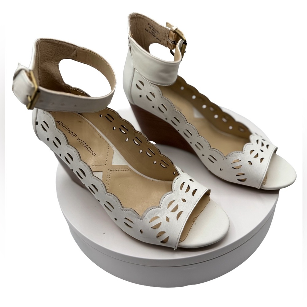 Adrienne Vittadini Women's Wedge Sandal, White, Size 8